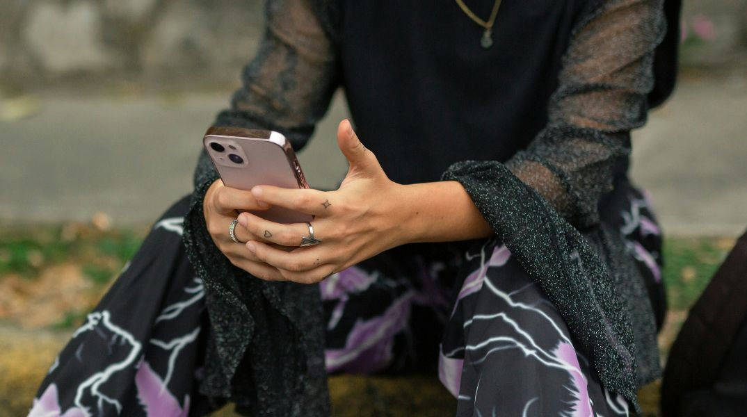 ΕΛΑΣ: Εξιχνιάστηκε η δράση εγκληματικής ομάδας που διέπραττε απάτες με το πρόσχημα σύναψης ερωτικού δεσμού - Αποκόμισαν ποσό άνω των 200.000 ευρώ.