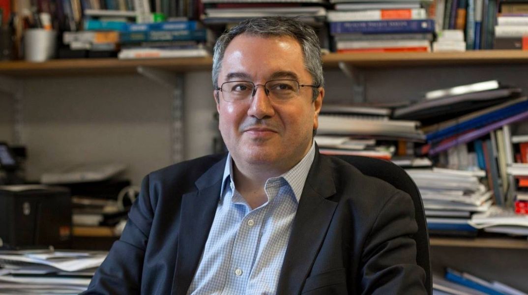 Ηλίας Μόσιαλος: Αναγόρευση σε επίτιμο διδάκτορα Ιατρικής του ΑΠΘ και ομιλία με θέμα το σύστημα υγείας μετά την πανδημία - Το βιογραφικό του τιμώμενου καθηγητή.