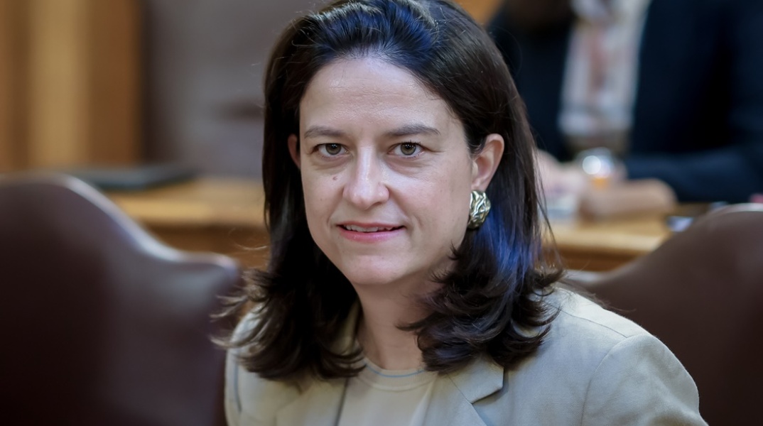 Η υπουργός Εσωτερικών, Νίκη Κεραμέως