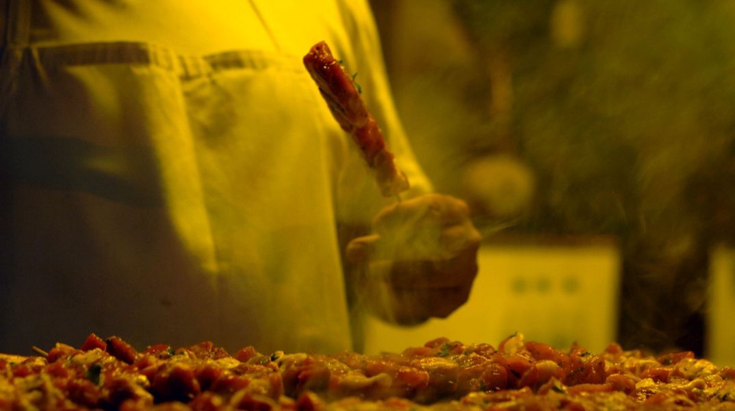 Ακρίβεια: Το σουβλάκι σπάει το φράγμα των 4 ευρώ - Περιορίζεται η συχνότητα παραγγελιών - Προβληματισμένοι οι ιδιοκτήτες ψητοπωλείων. 