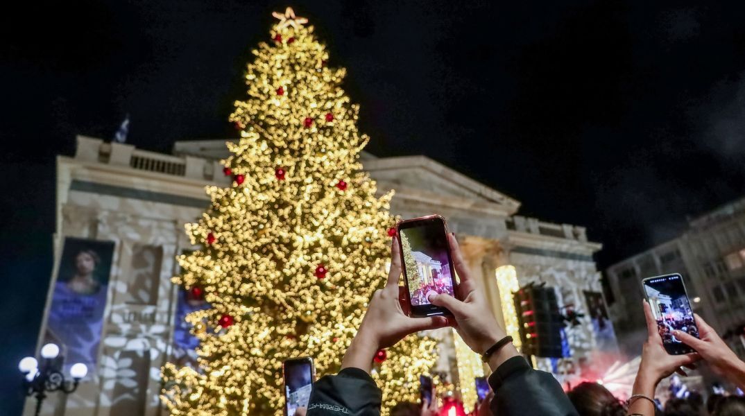 Δήμος Πειραιά: Φωταγωγείται το χριστουγεννιάτικο δέντρο την Παρασκευή 8 Δεκεμβρίου - Αναλυτικά οι εκδηλώσεις της εορταστικής περιόδου. 