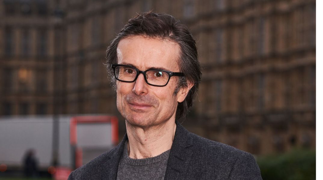 Ρόμπερτ Πέστον για Σούνακ: «Εχθρική και αναίσθητη η κίνηση προς τον Μητσοτάκη»