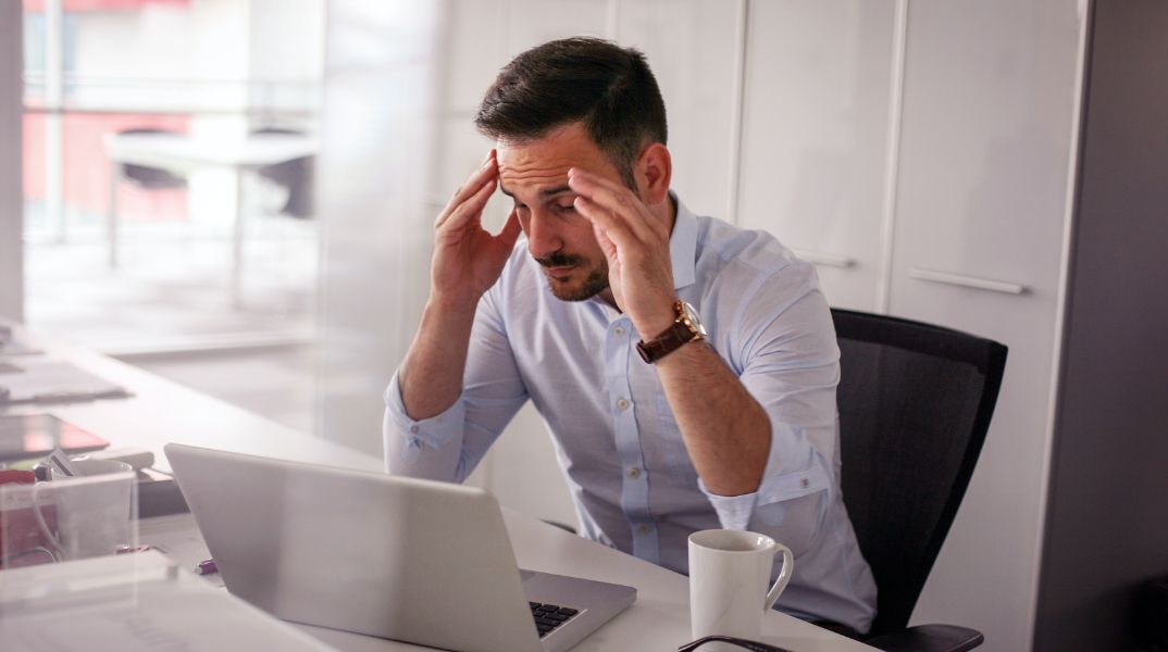 Πώς σχετίζεται ο πονοκέφαλος με τους μύες του αυχένα - Τα στοιχεία νέας έρευνας