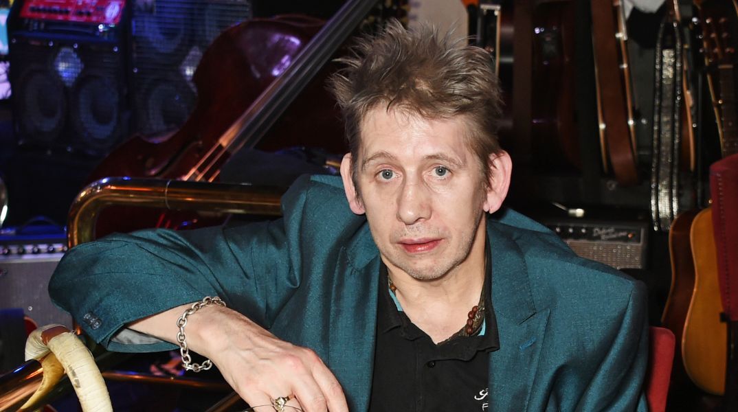 Σέιν ΜακΓκόουαν: Πέθανε σε ηλικία 65 ετών ο Ιρλανδός τραγουδιστής των Pogues - Από τους σπουδαιότερους μουσικούς της γενιάς του - Η μάχη με τις εξαρτήσεις. 