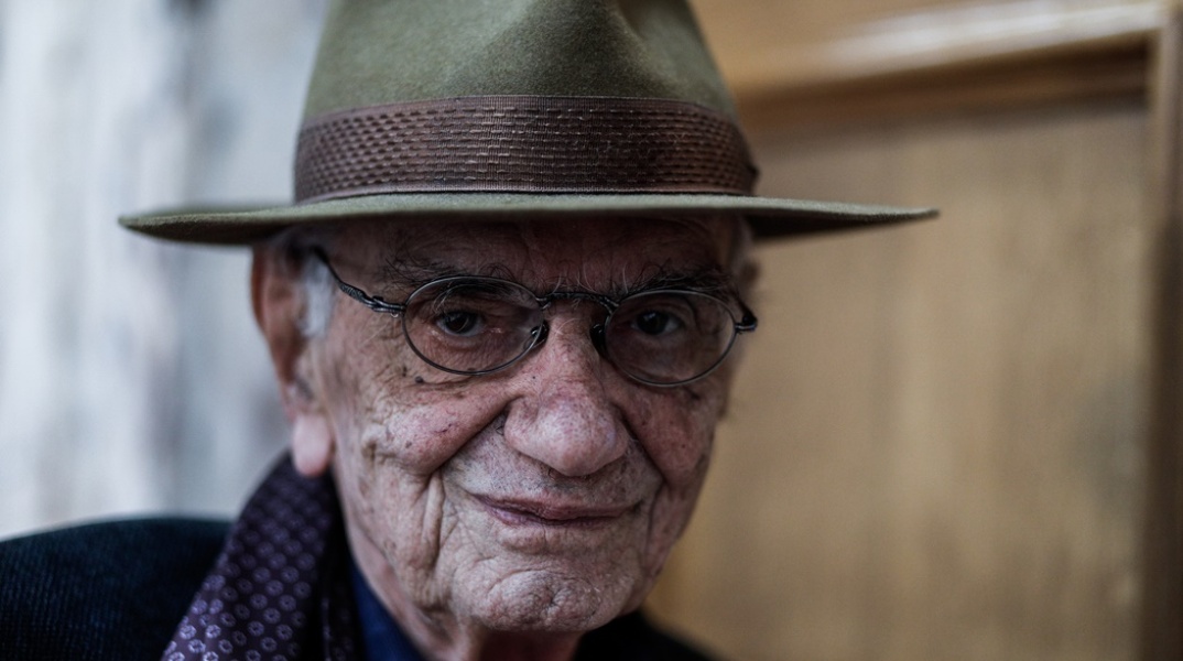 Βασίλης Βασιλικός