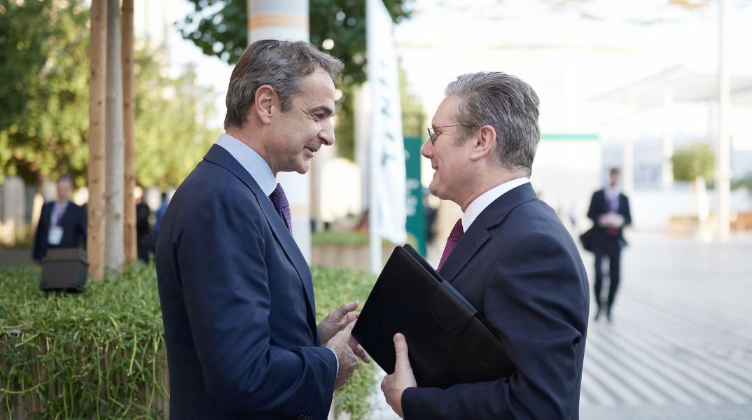 Νέα συνομιλία Μητσοτάκη - Στάρμερ στο περιθώριο της Διάσκεψης για το κλίμα στο Ντουμπάι 