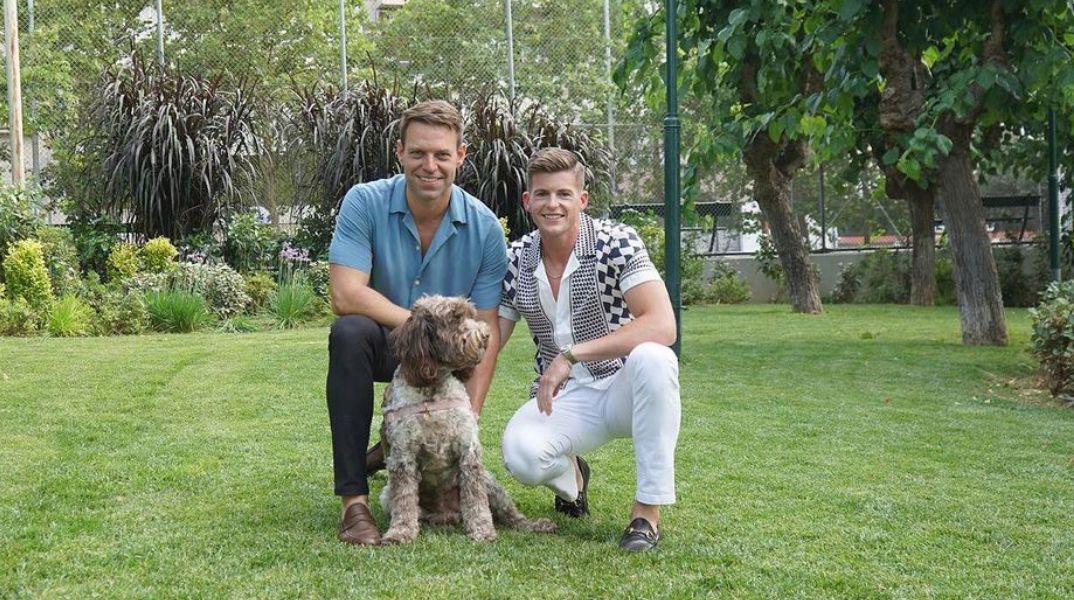 Γενέθλια για τη σκυλίτσα του Στέφανου Κασσελάκη - Η τούρτα, τα κεράκια και η μουσική