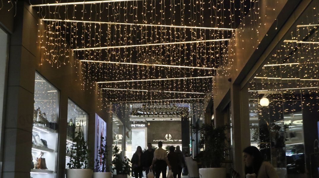Εορταστικό ωράριο: Πώς θα λειτουργήσουν τα καταστήματα για τις γιορτές