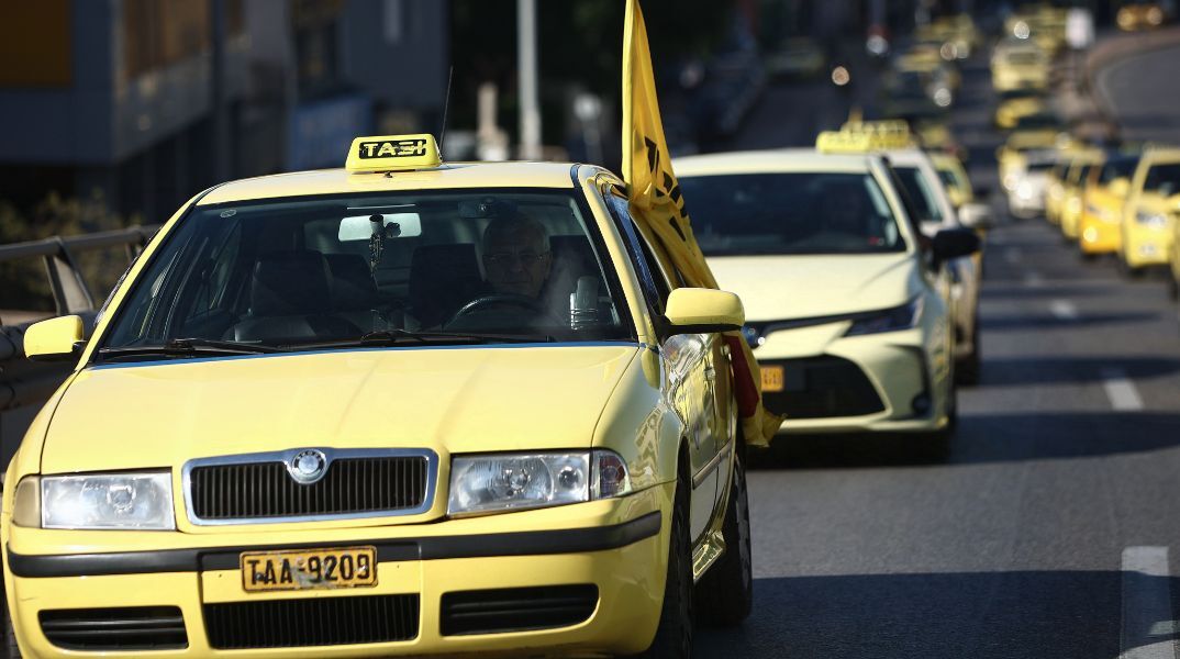 Σε τετραήμερη απεργία προχωρούν τα ταξί - Τι θα ισχύσει στην Αθήνα