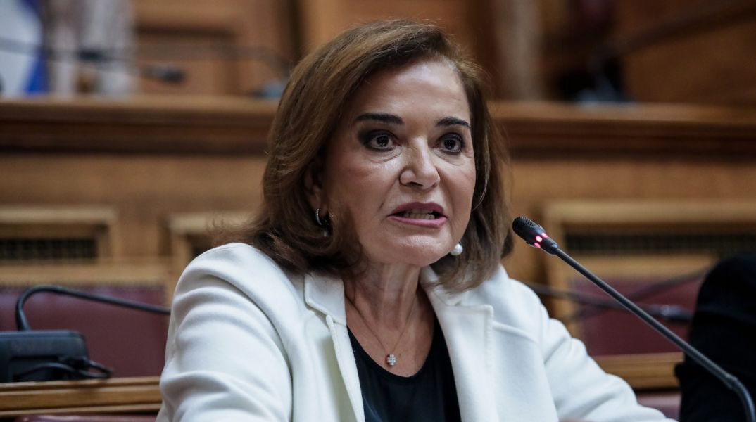 Μπακογιάννη: «Τα παιδιά των ομόφυλων ζευγαριών είναι τα μόνα που δεν έχουν δικαιώματα» 