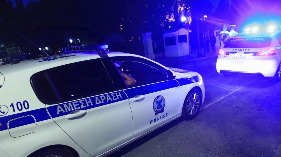 Μυστήριο με την απανθρακωμένη σορό άνδρα σε σταθμευμένο ΙΧ στο Μενίδι