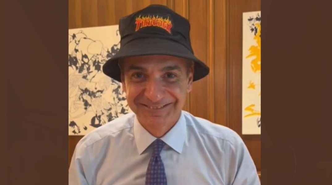 Νέο βίντεο Μητσοτάκη στο TikTok με καπέλο και σκέιτ για το Youth Pass (βίντεο)