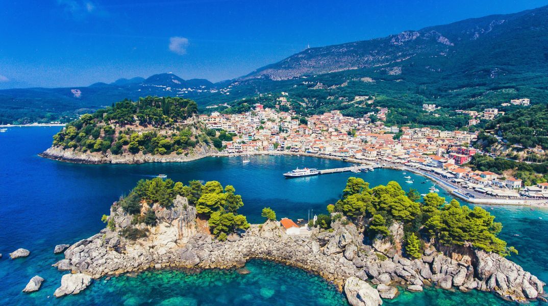 «Απογειώθηκε» η τουριστική κίνηση το δεκάμηνο του 2023