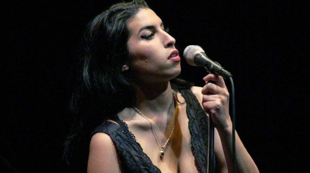 «Back to Black»: H βιογραφική ταινία για την Έιμι Γουάινχαουζ κυκλοφορεί τον Απρίλιο του 2024 - Στη δημοσιότητα νέα φωτογραφία της Μαρίσα Αμπέλα.