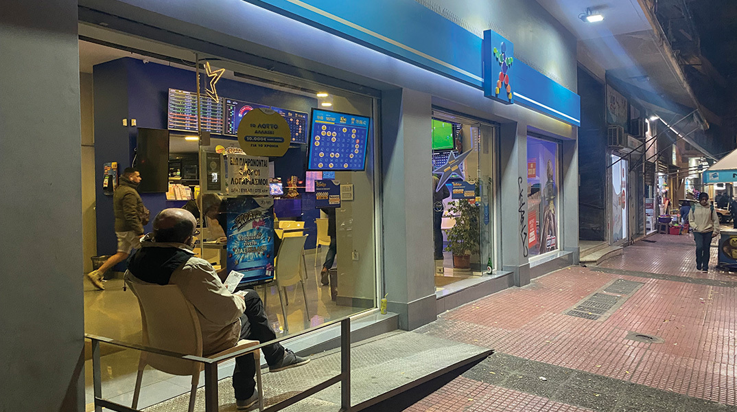 Σε βλέπω να ξύνεις το ξυστό και το κεφάλι σου