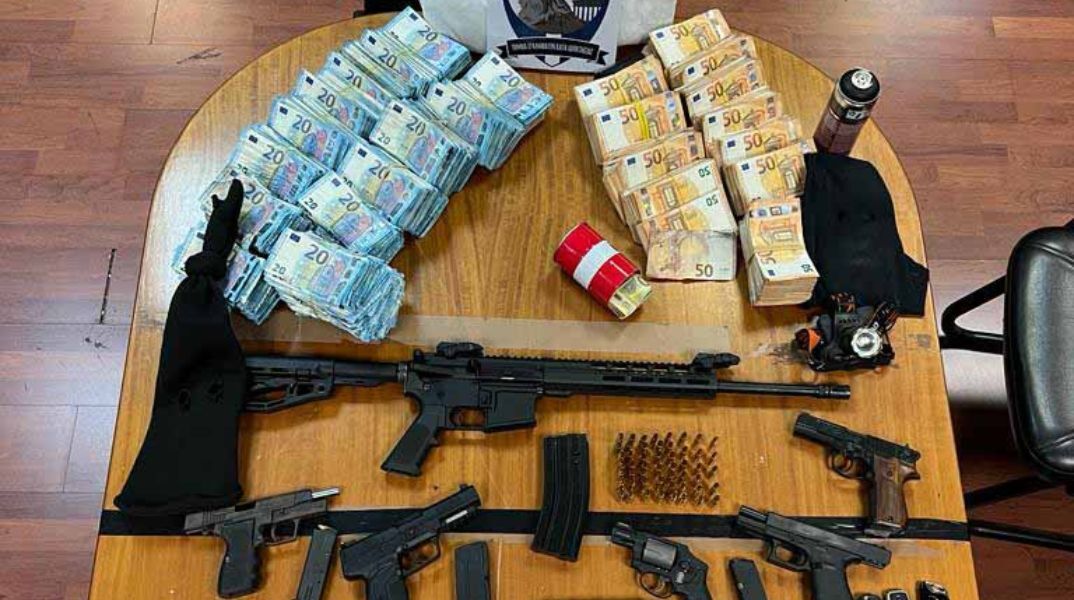 Στη φυλακή ο τράπερ και οι δύο συγκατηγορούμενοι του για εκρήξεις και κλοπές ΑΤΜ με λεία άνω των 700.000 ευρώ - Τι είπε στη δικαστική λειτουργό.