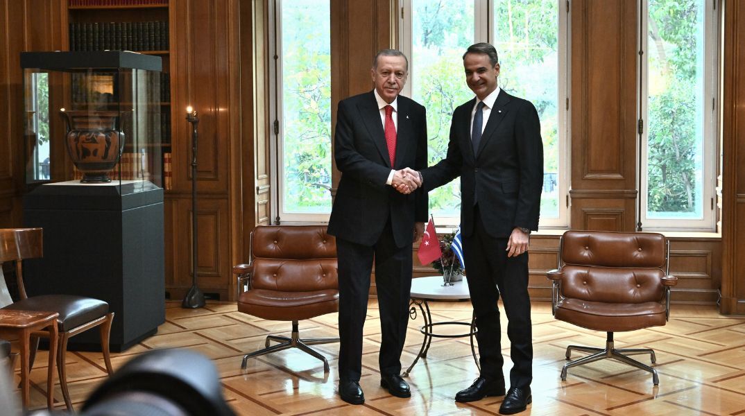 Πώς σχολίασαν τα διεθνή ΜΜΕ την επίσκεψη Ερντογάν στην Αθήνα