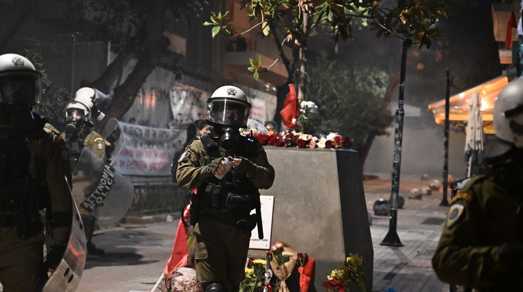 Αλέξανδρος Γρηγορόπουλος: Πορείες για τα 15 χρόνια από τη δολοφονία του - 163 προσαγωγές και 30 συλλήψεις σε Αθήνα και Θεσσαλονίκη για επεισόδια.  