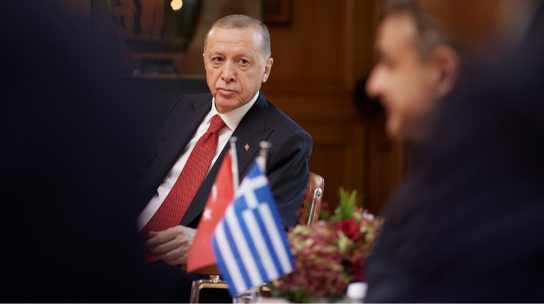 Συνάντηση Κυριάκου Μητσοτάκη - Ταγίπ Ερντογάν: Το δώρο του Τούρκου προέδρου στον Έλληνα πρωθυπουργό - Ο ιδιαίτερος συμβολισμός του. 