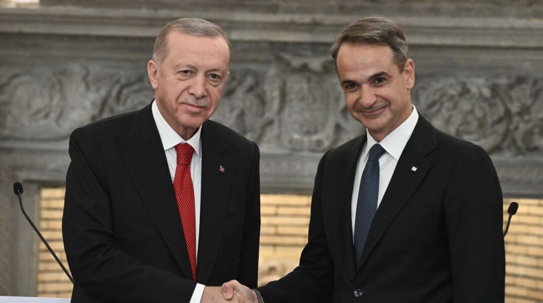 Ο Ρετζέπ Ταγίπ Ερντογάν και ο Κυριάκος Μητσοτάκης μετά τις κοινές τους δηλώσεις