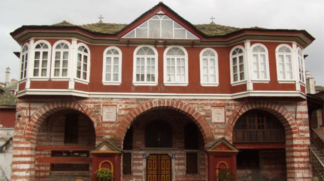 Υπουργείο Πολιτισμού: Στο φως μεγάλο μέρος της αρχικής βυζαντινής Τράπεζας του 10ου αιώνα στη Μονή Βατοπεδίου - Τι αποκάλυψαν οι έρευνες.