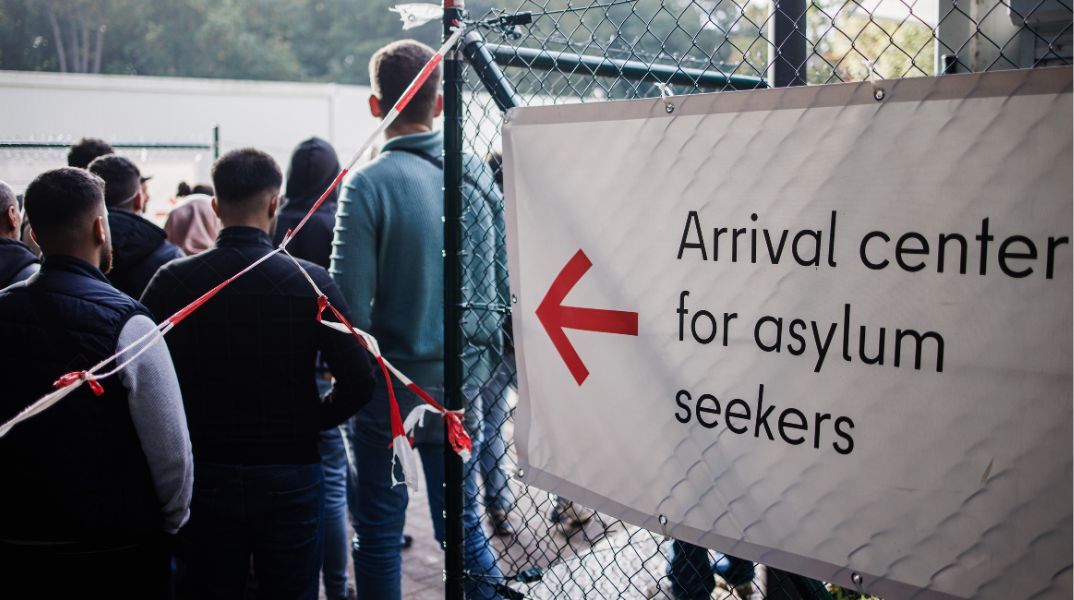 Γερμανία: Το CDU αλλάζει στάση έναντι του Ισλάμ - Μόνο «οι μουσουλμάνοι που μοιράζονται τις αξίες μας ανήκουν στη χώρα», αναφέρεται στο νέο πρόγραμμα.