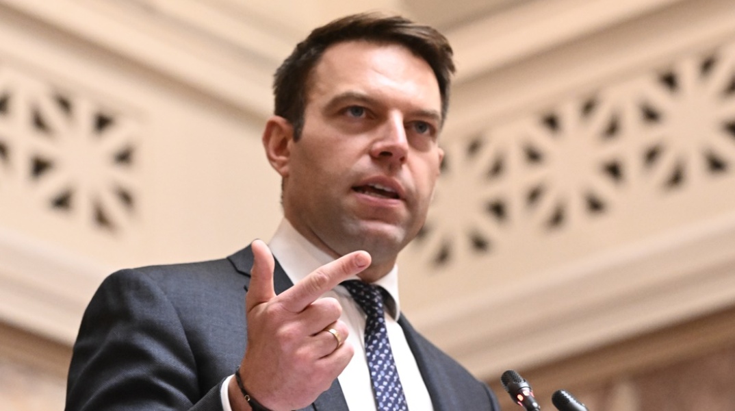 Στ. Κασσελάκης: «Την ώρα που τα ΜΜΕ της προπαγάνδας μιλούν για "εκδρομή", εμείς θα έχουμε ένα τριήμερο εργασίας