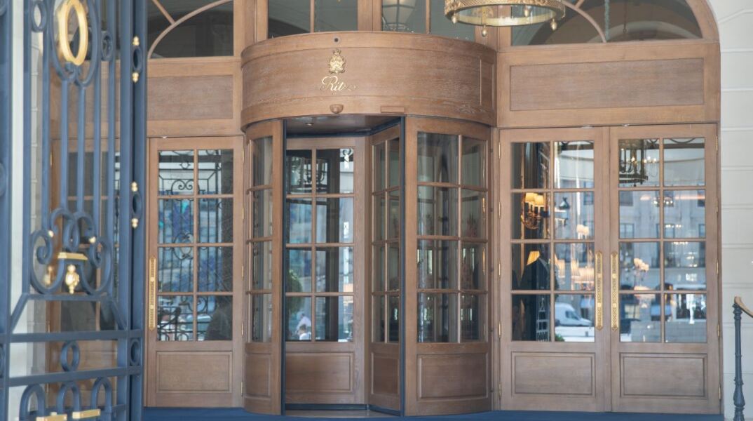 Βρέθηκε το δαχτυλίδι αξίας 750.000€ που είχε χαθεί στο Ritz του Παρισιού 