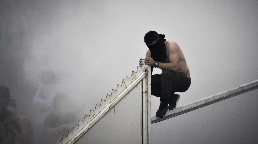 Βία στα γήπεδα: Όταν τιμωρούνται οι πάντες, οι εγκληματίες τρίβουν  τα χέρια τους 