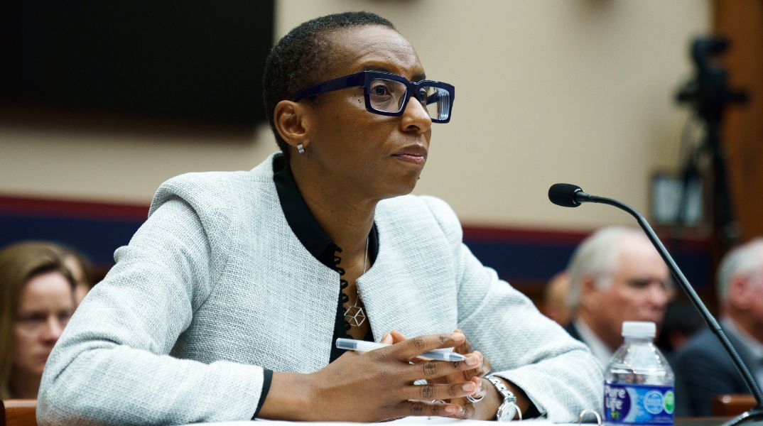 Χάρβαρντ: Στηρίζουν την «πολιορκημένη» πρόεδρο του πανεπιστημίου Κλοντίν Γκέι οι καθηγητές - Πιέσεις για παραίτηση μετά τις δηλώσεις για αντισημιτισμό. 