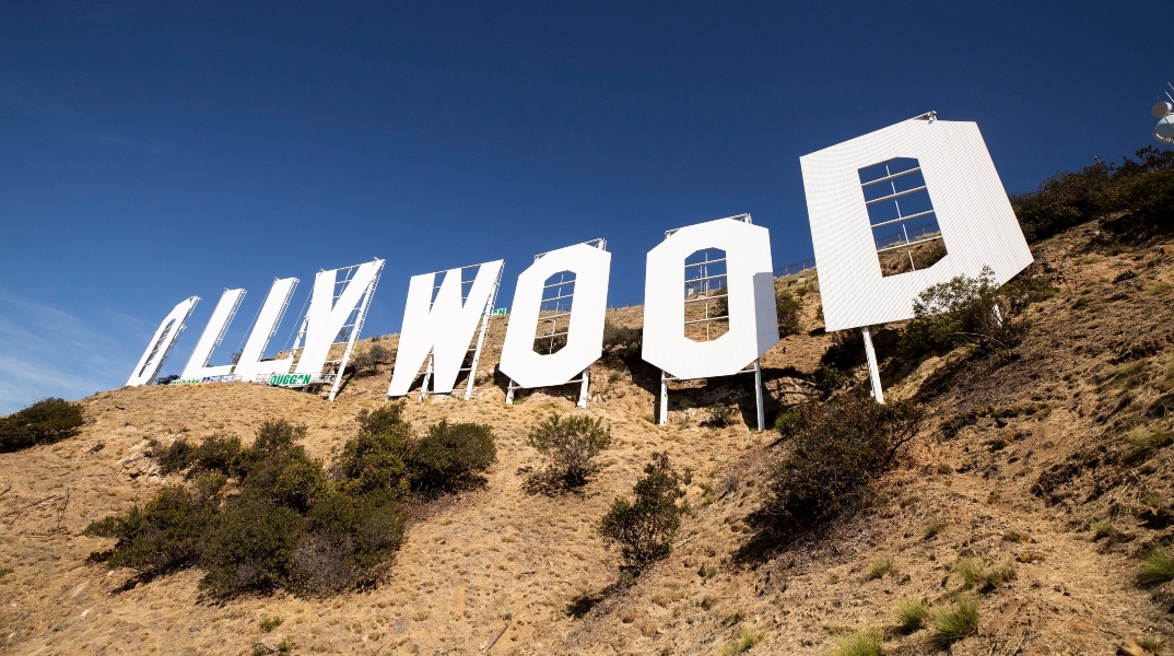 Η Πινακίδα του Χόλιγουντ κλείνει 100 χρόνια: Πώς και γιατί δημιουργήθηκε - Οι αλλαγές στην επιγραφή και οι ανακαινίσεις της