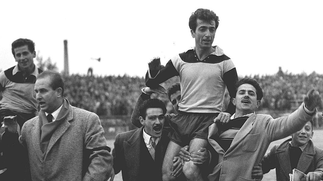 Πέθανε ο Κώστας Νεστορίδης σε ηλικία 93 ετών: Το βίντεο - αφιέρωμα της ΑΕΚ στον σπουδαίο ποδοσφαιριστή που πρωταγωνίστησε με τη φανέλα του συλλόγου. 