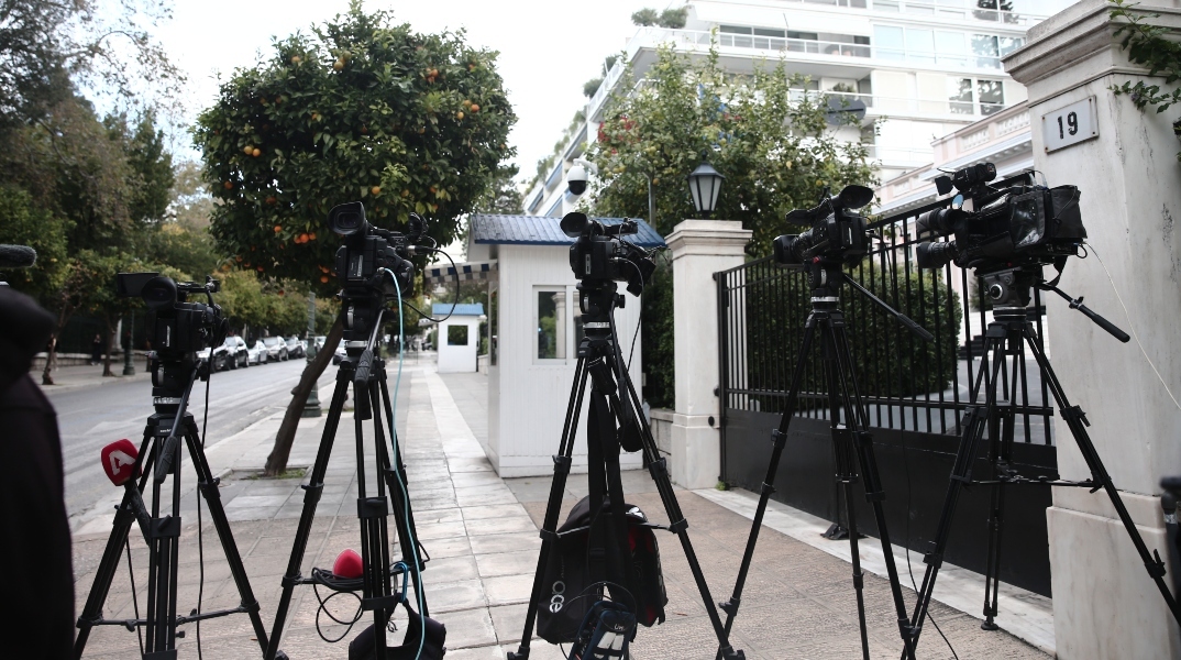 Ο Μάνος Βουλαρίνος σχολιάζει τη λήψη οριζοντίων μέτρων από την κυβέρνηση, μετά την απόφαση για κλείσιμο όλων των γηπέδων