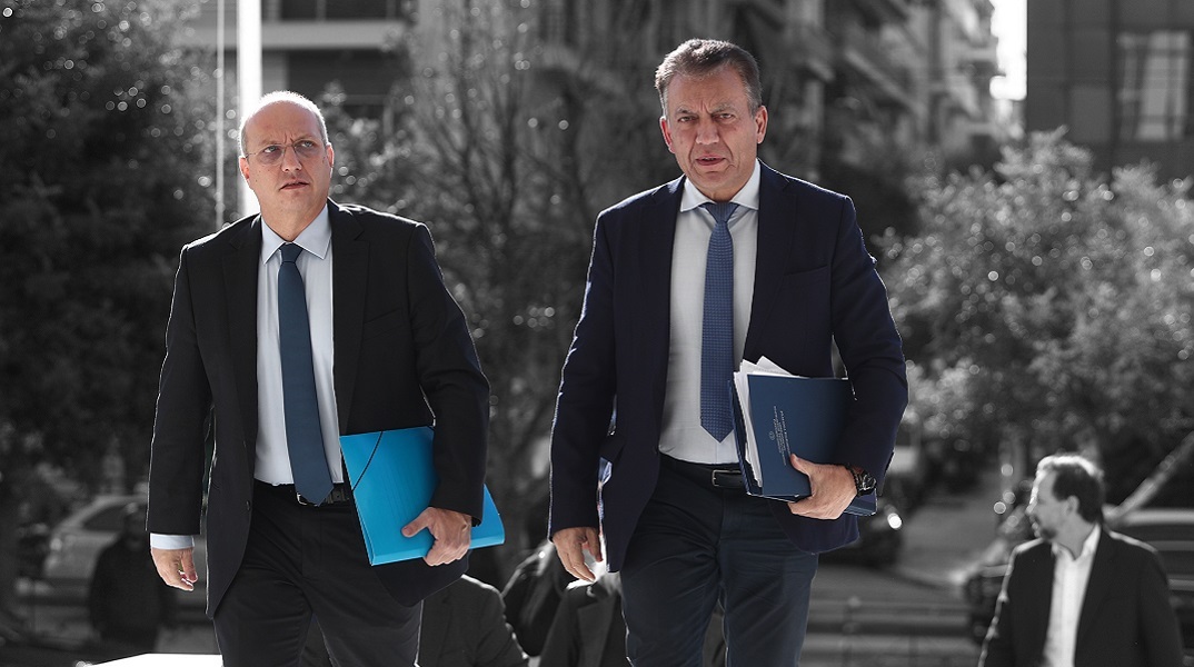 Διακόσια ονόματα χούλιγκαν έδωσαν Οικονόμου και Βρούτσης στην εισαγγελία Αρείου Πάγου