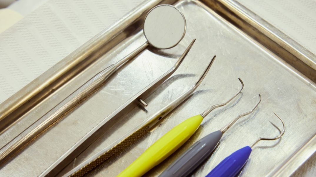 Γαλλία: Περισσότεροι από 1.100 πελάτες οδοντιατρείου στο Χερβούργο καλούνται να υποβληθούν σε εξετάσεις για ηπατίτιδα και HIV έπειτα από «σοβαρές παραλείψεις». 