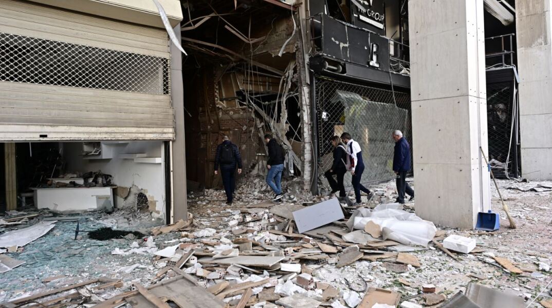 Βομβαρδισμένο τοπίο η Φίλωνος μετά την ισχυρή έκρηξη στον Πειραιά © Eurokinissi/Μιχάλης Καραγιάννης