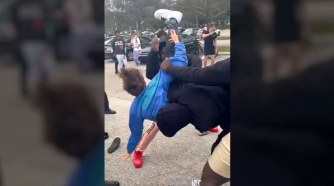 Άγριος ξυλοδαρμός μαθητή από έξι άτομα στις ΗΠΑ - Δείτε το βίντεο