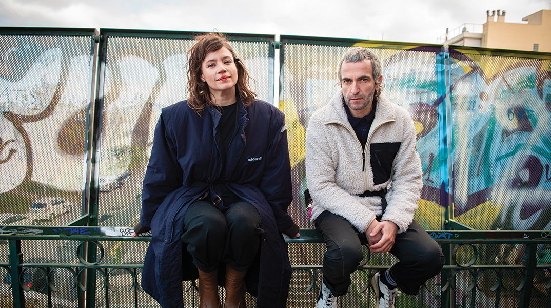 Άρης Σερβετάλης – Έφη Μπίρμπα: «Συν-λειτουργούμε μέσα στην παράσταση»