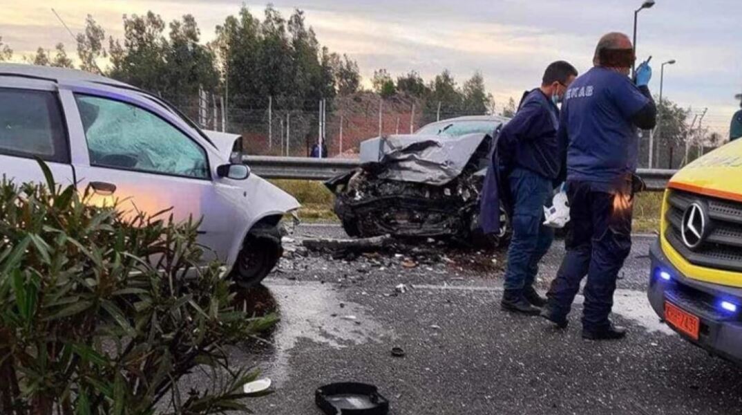 Τροχαίο δυστύχημα στα Σπάτα - Νεκροί ένας νεαρός και μια 40χρονη 