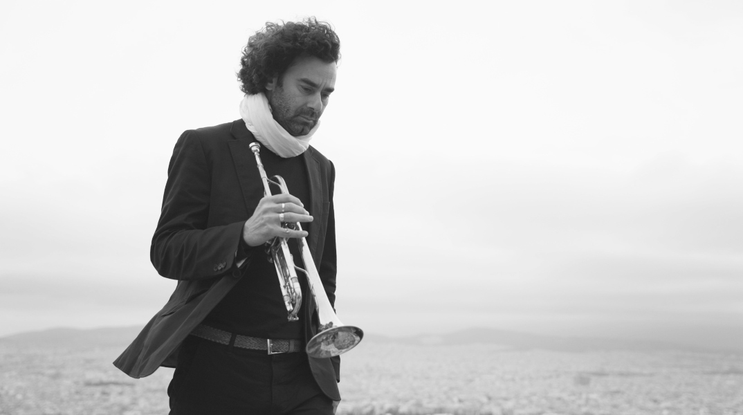 Ανδρέας Πολυζωγόπουλος: Ο Έλληνας τρομπετίστας μιλάει για το άλμπουμ «Petrichor», την jazz και τους πειραματισμούς
