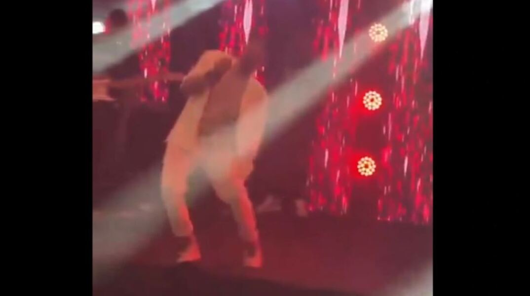 Η στιγμή που 30χρονος τραγουδιστής παθαίνει ανακοπή και πεθαίνει στη σκηνή - Δείτε βίντεο