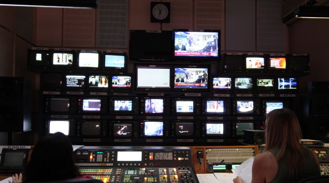 ERT WORLD: Εκπέμπει πλέον και στο Ηνωμένο Βασίλειο μέσω του επίγειου δικτύου Freeview - Πρόσβαση σε ενημερωτικά δελτία και ευρύ φάσμα προγραμμάτων. 