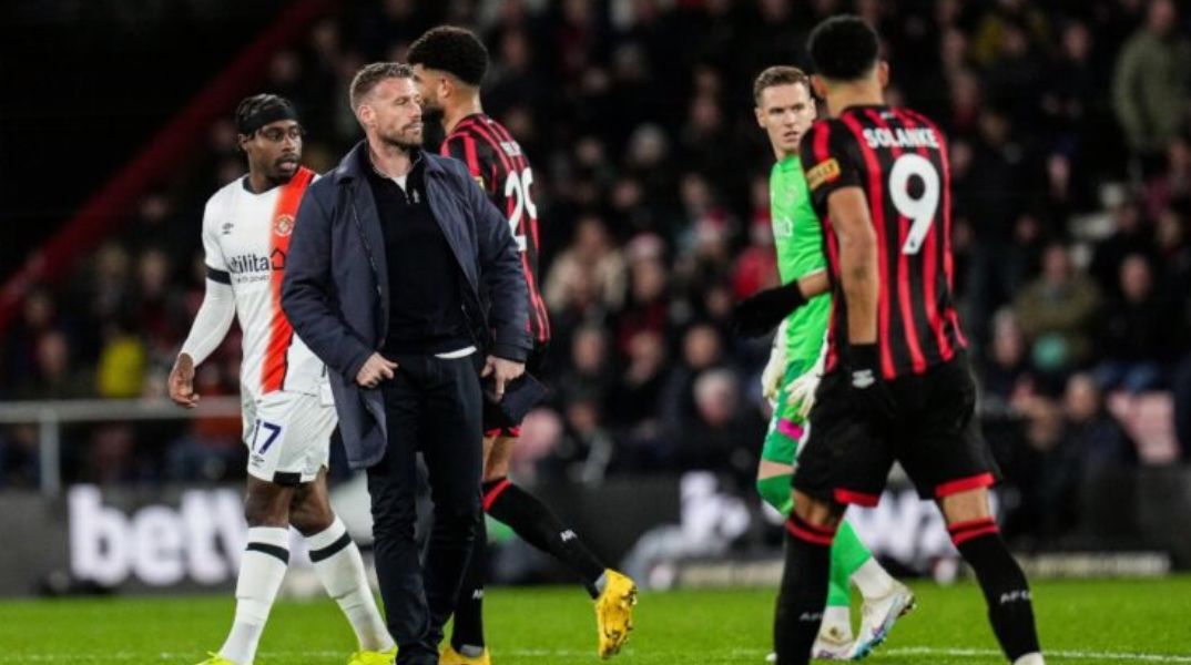 Premier League: Κατέρρευσε στον αγωνιστικό χώρο ο Λόκιερ στο Μπόρνμουθ - Λούτον