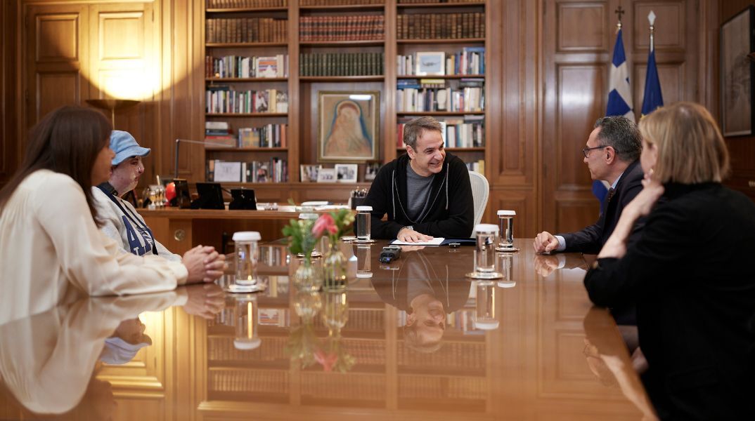 Κυριάκος Μητσοτάκης: Με εγκαυματίες συναντήθηκε ο πρωθυπουργός με αφορμή την Πανελλήνια Ημέρα Πρόληψης Εγκαυμάτων - Τι συζήτησαν στο Μέγαρο Μαξίμου.