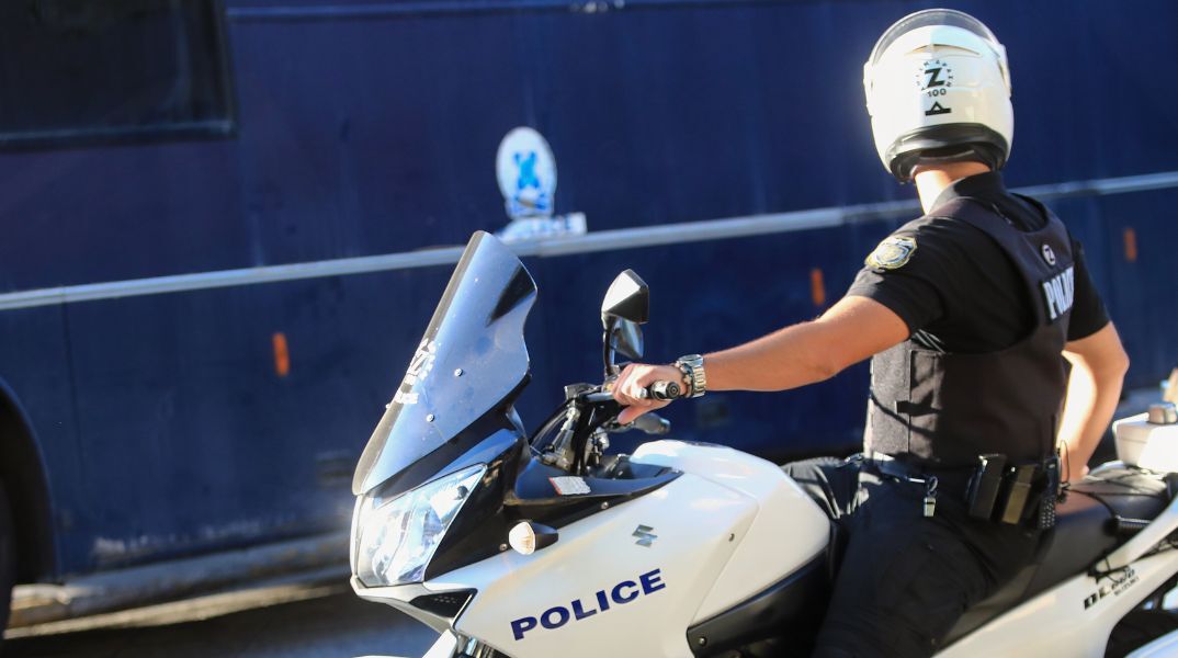 Βοιωτία: ΕΔΕ σε βάρος του αστυνομικού που μαχαίρωσε την πρώην σύντροφό του