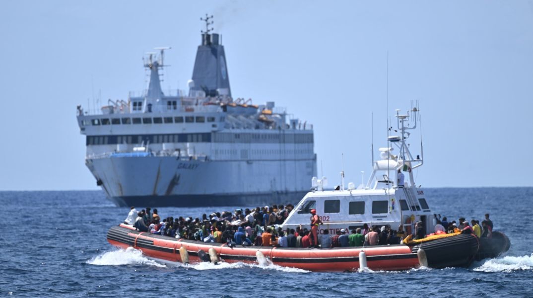 Ιταλία: Ανετράπη πλεούμενο με 86 επιβαίνοντες στα ανοικτά της Λιβύης, σώθηκαν μόνο 25 - Η ενημέρωση του Διεθνούς Οργανισμού Μετανάστευσης.