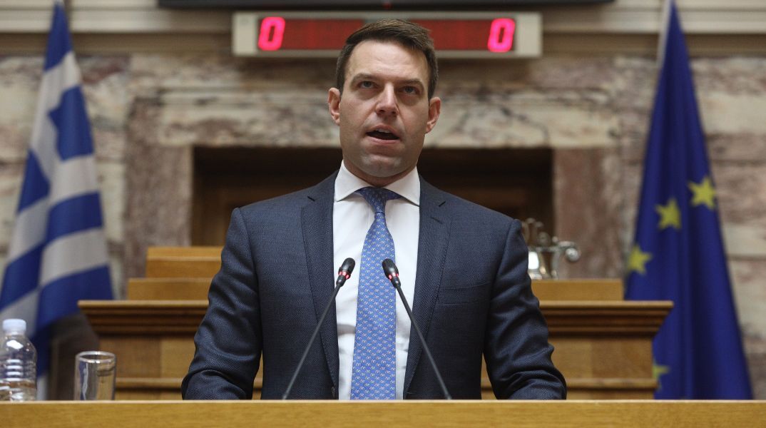 ΣΥΡΙΖΑ: Κατέθεσε πρόταση νόμου για τα ομόφυλα ζευγάρια - Τι προβλέπει για την τεκνοθεσία