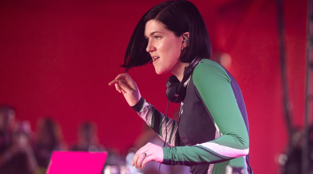 ΠΙΞΕΛ: Στα ακουστικά σε λούπα