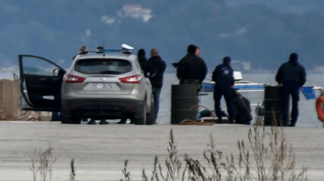 Αυτοκίνητο έπεσε στη θάλασσα στο Αιάντειο Σαλαμίνας χθες, Κυριακή