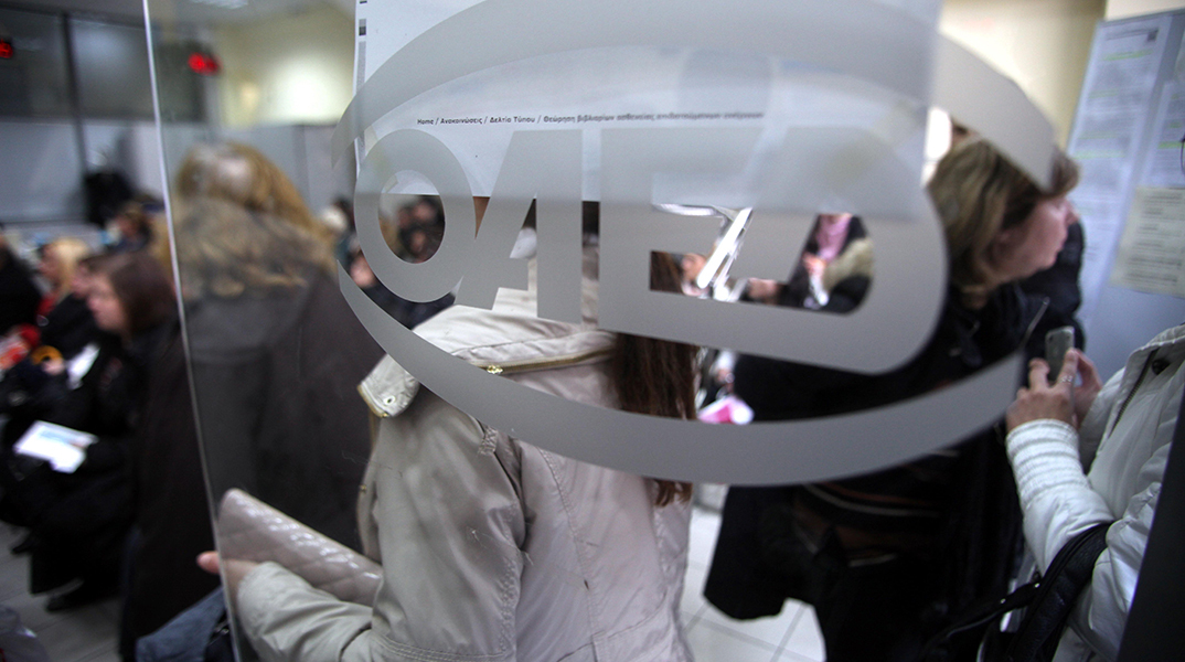 Η άδεια παραμονής στους μετανάστες υπό προϋποθέσεις, το επίδομα ανεργίας και η αεργία